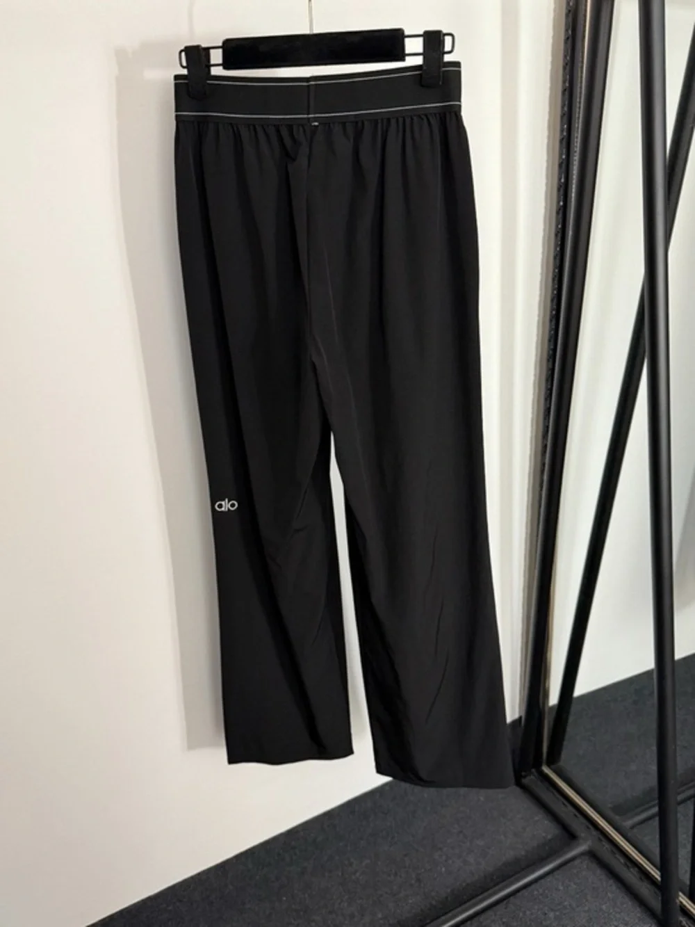 ALO Yoga relaxed straight